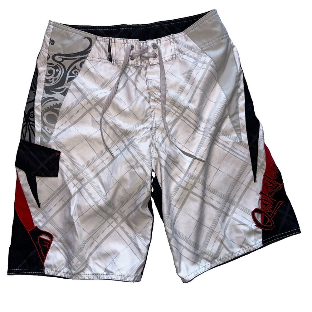VINTAGE Men’s Quiksilver White / Red / Black Boardshorts Size: Medium Y2K